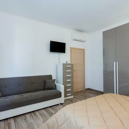 Hill Apartment *